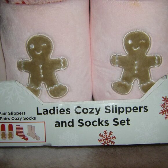Pink Gingerbread Fuzzy Slippers & Socks *3 Piece Set* Women's Sizes Boxed - Picture 3 of 9